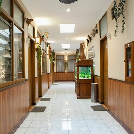 Reddoorz Plus Near Riau Street Bandung Eksteriør billede