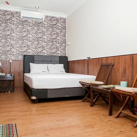 Reddoorz Plus Near Riau Street Bandung Eksteriør billede