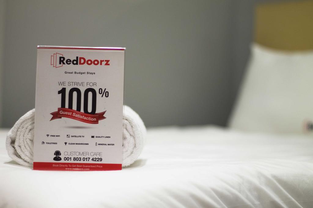 Reddoorz Plus Near Riau Street Bandung Eksteriør billede