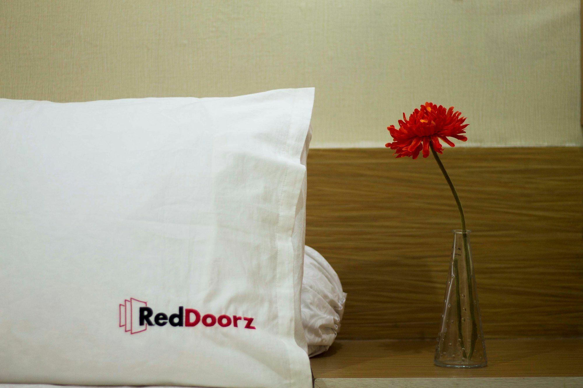 Reddoorz Plus Near Riau Street Bandung Eksteriør billede